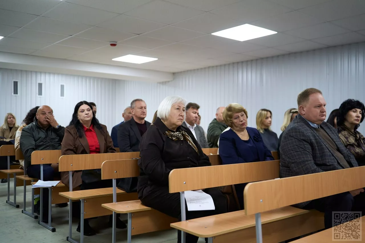 Через постійні російські атаки майже всі школи Рівного переходять на дистанційне навчання
