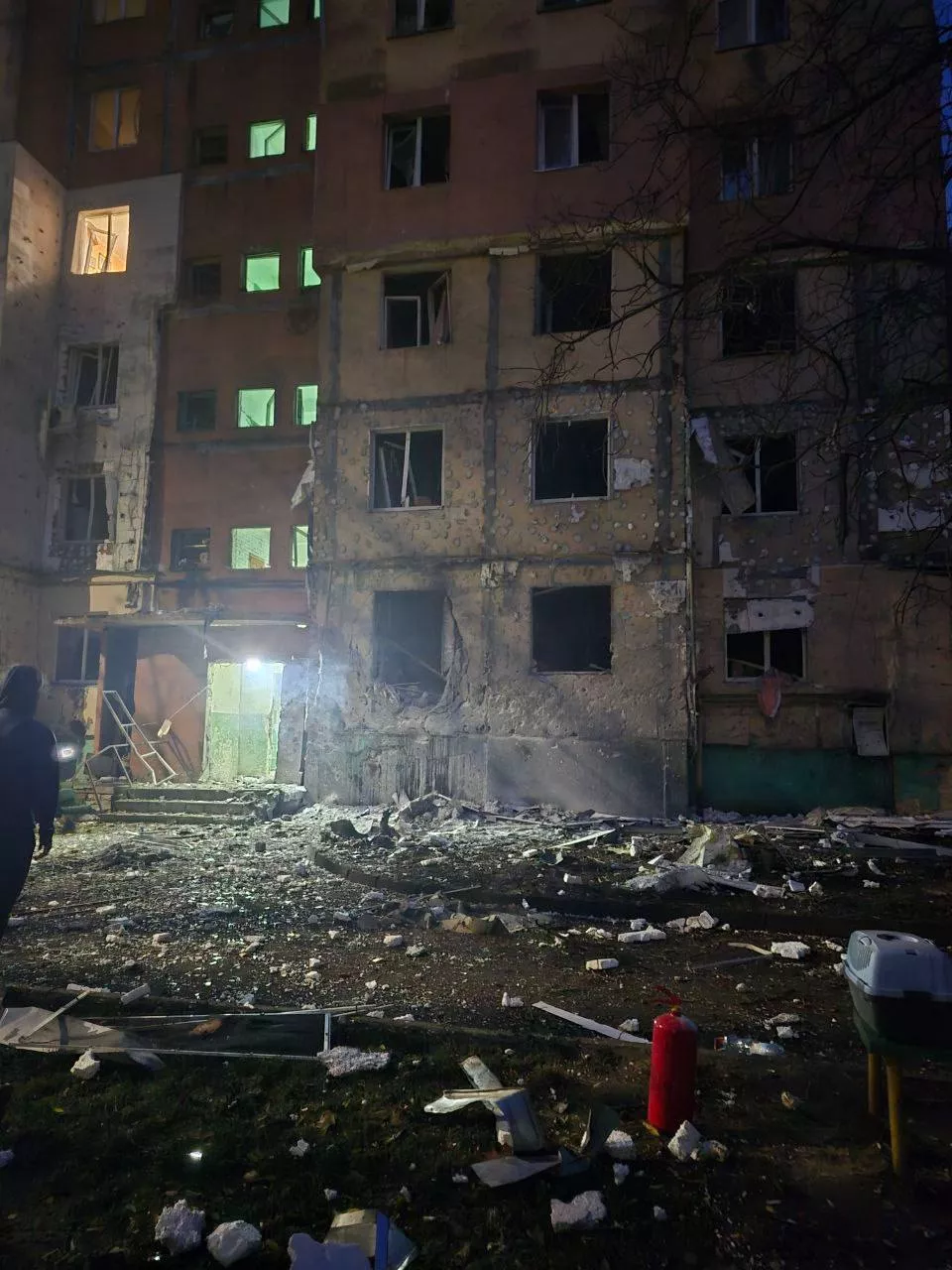 Важка ніч для Рівненщини: ворог завдав удару по цивільній та житловій інфраструктурі