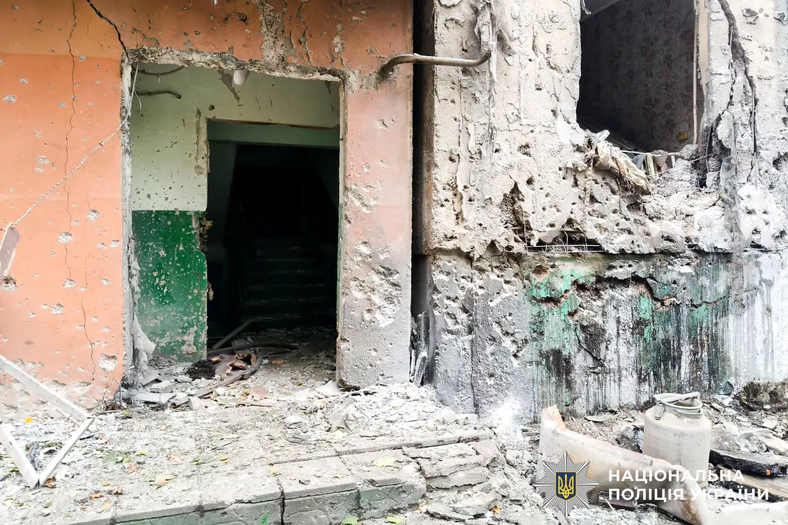 Росія знищила в Рівному торговельний центр та пошкодила багатоповерхівки
