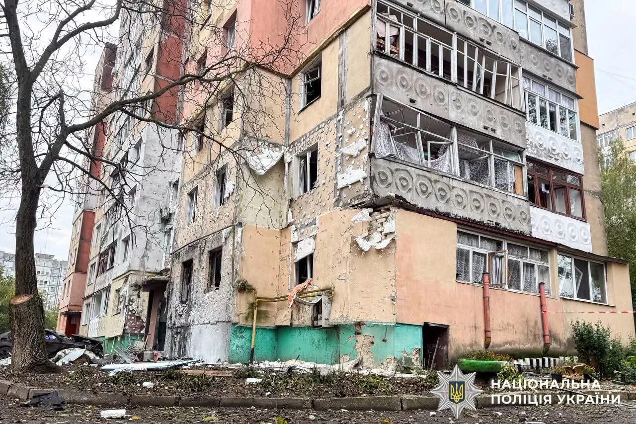 Росія знищила в Рівному торговельний центр та пошкодила багатоповерхівки