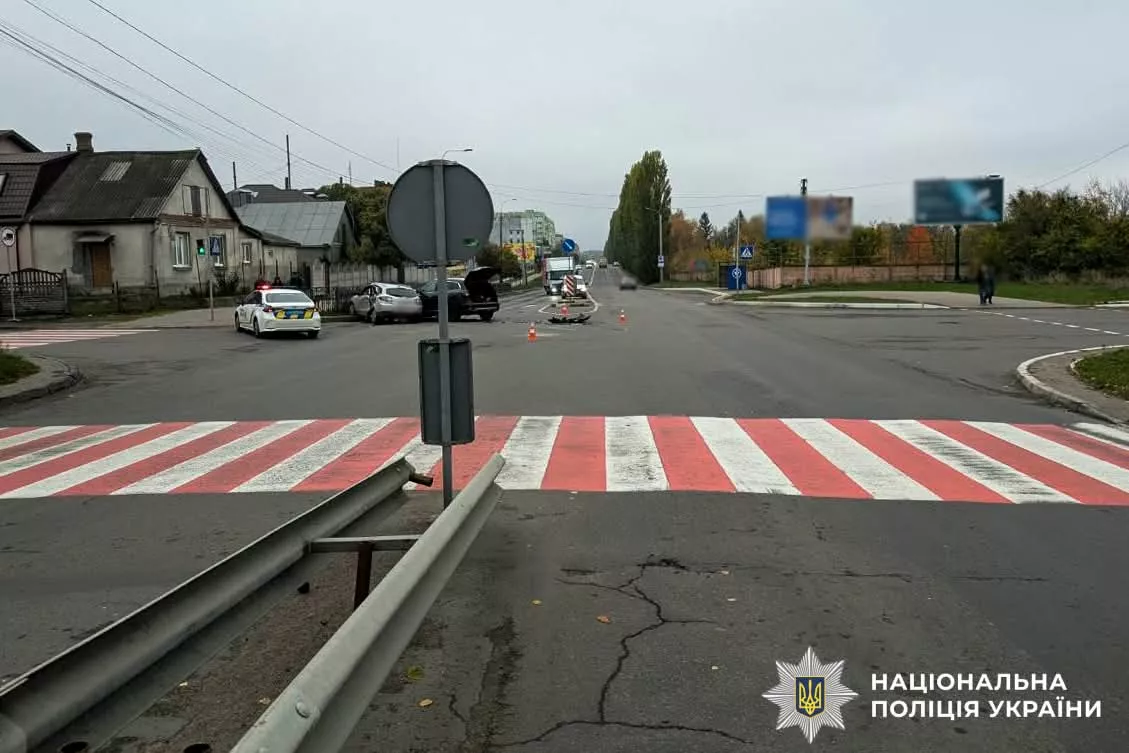 У Рівному зіткнулися два Renault: в автомобілях їхали п’ятеро дітей
