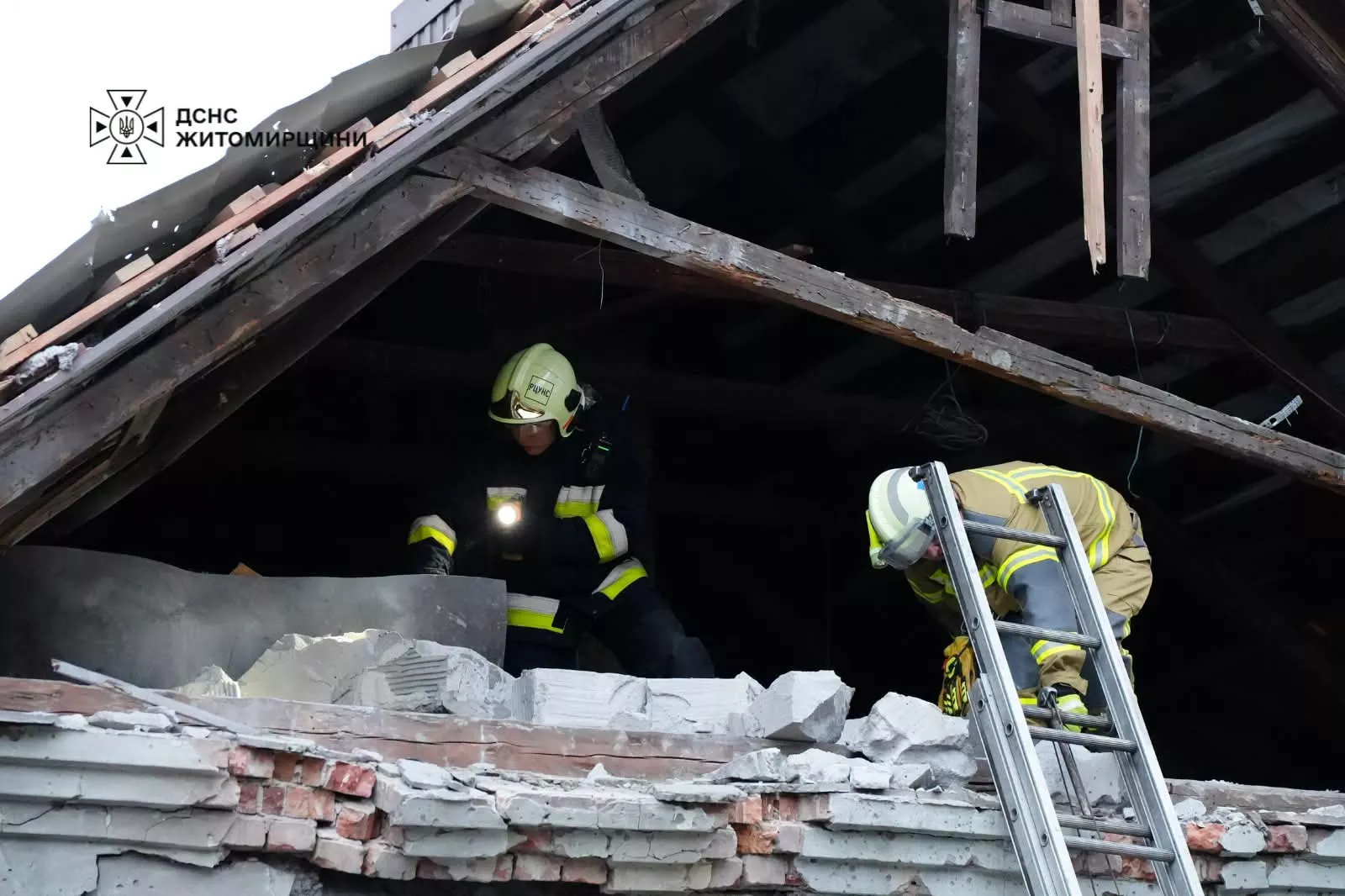 ДСНС показали наслідки ворожого удару по Житомиру: серед поранених — діти