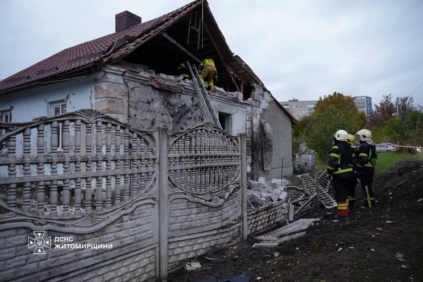 ДСНС показали наслідки ворожого удару по Житомиру: серед поранених — діти
