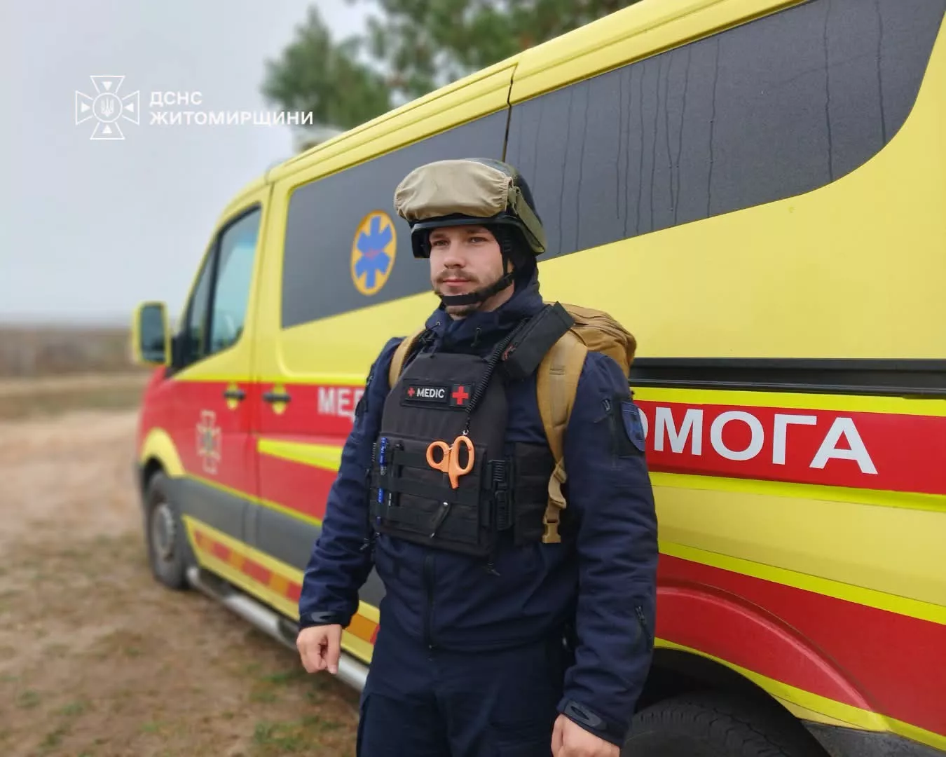У лісах Малинської громади медики ДСНС супроводжують піротехніків під час розмінування