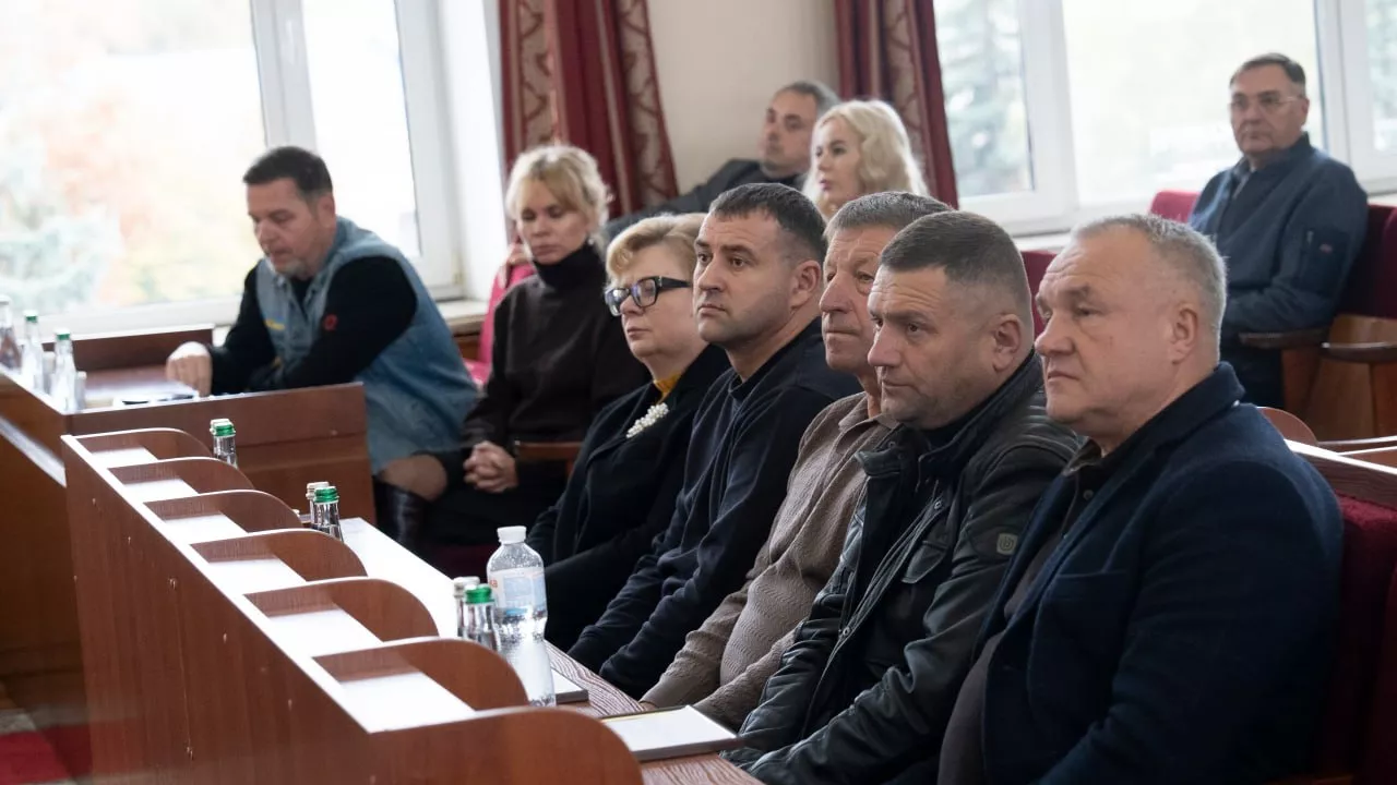 Підготовка до зими та зв'язок під час блекаутів: Бунечко провів розширену нараду з головами громад