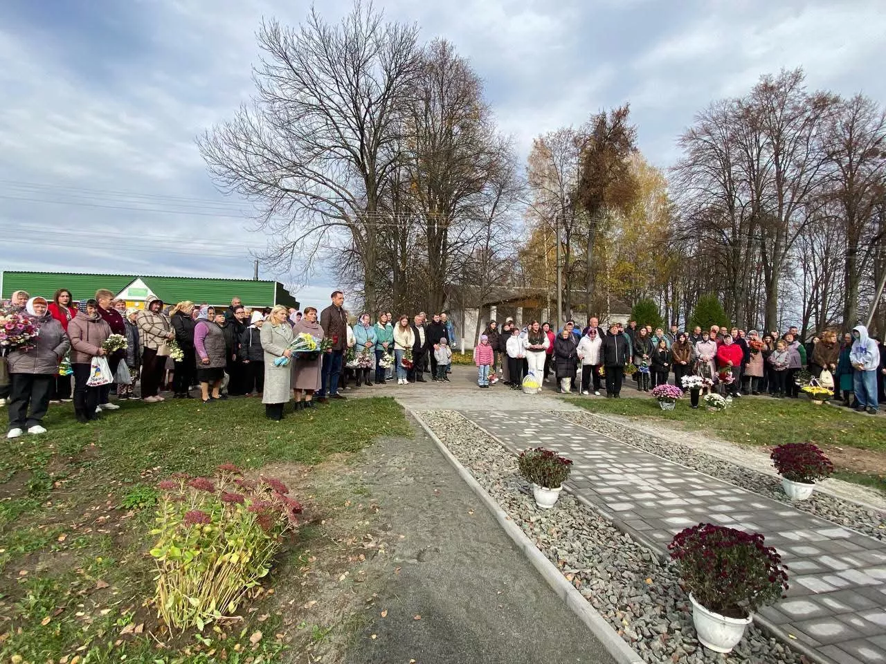 У Ємільчинській громаді відкрили Алею Слави на честь дев’ятьох полеглих Героїв