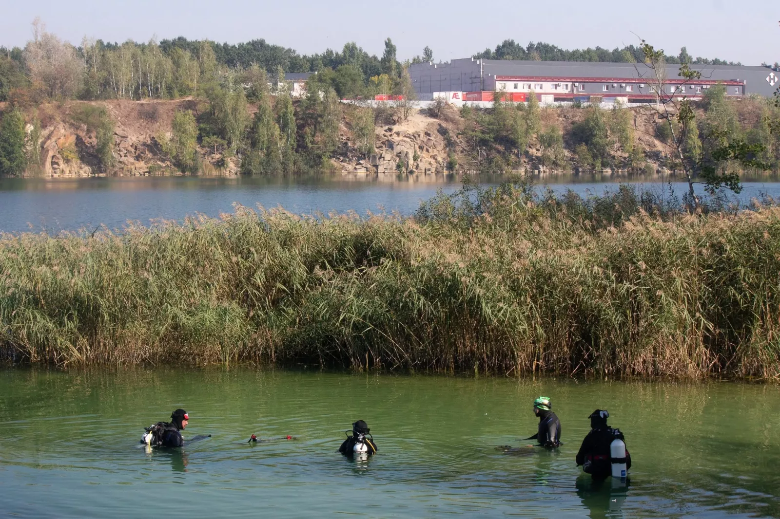 Бірюзова вода і скелі: затоплені кар'єри Житомирщини, куди варто поїхати на вихідні