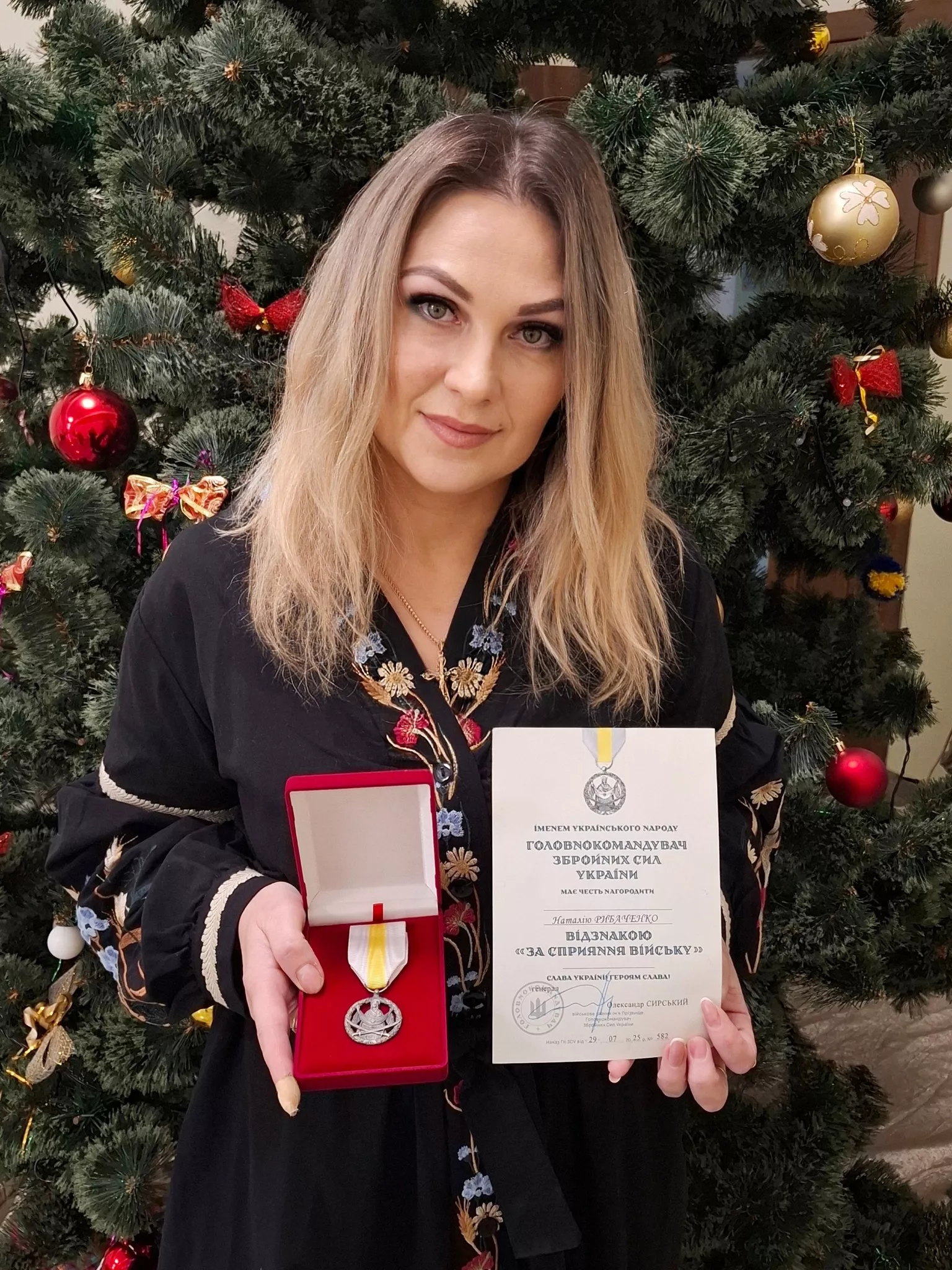 Волонтерка з Малина Наталія Рибаченко отримала відзнаку від Головнокомандувача ЗСУ