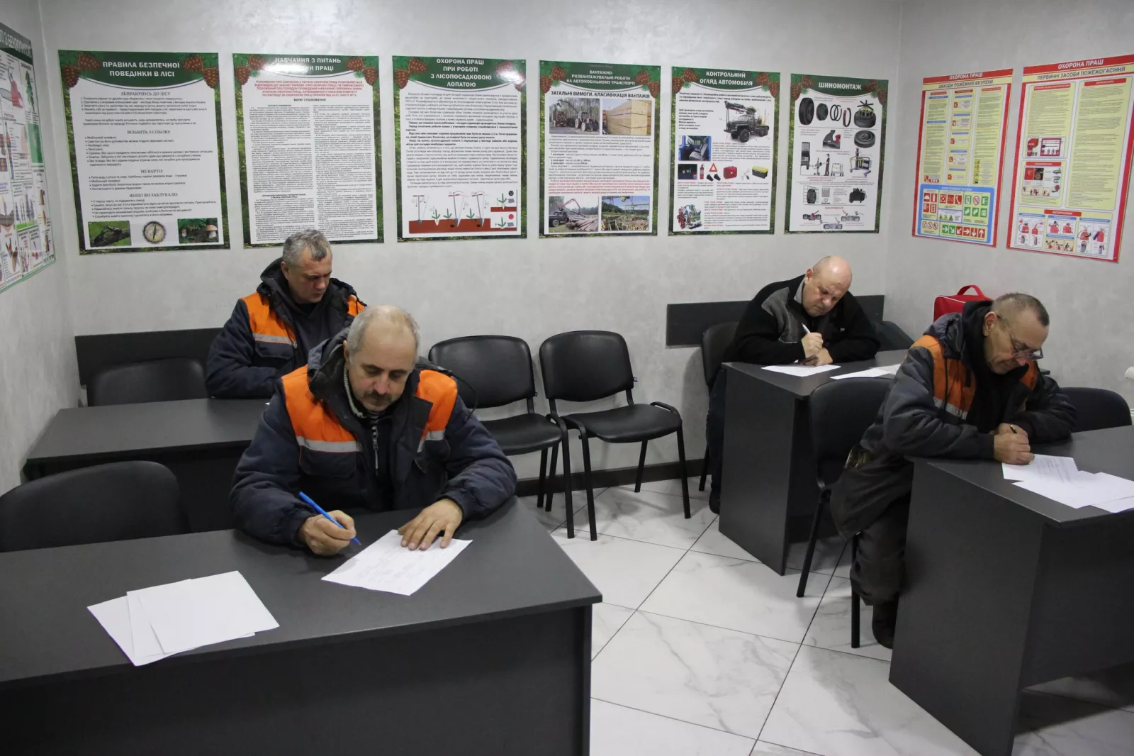 У Малинському лісгоспі провели навчання з охорони праці