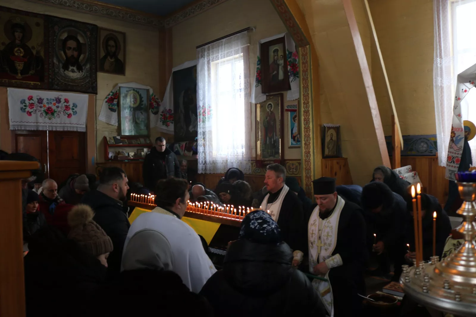 Радомишльська громада попрощалася з Героєм Олександром Бісиком