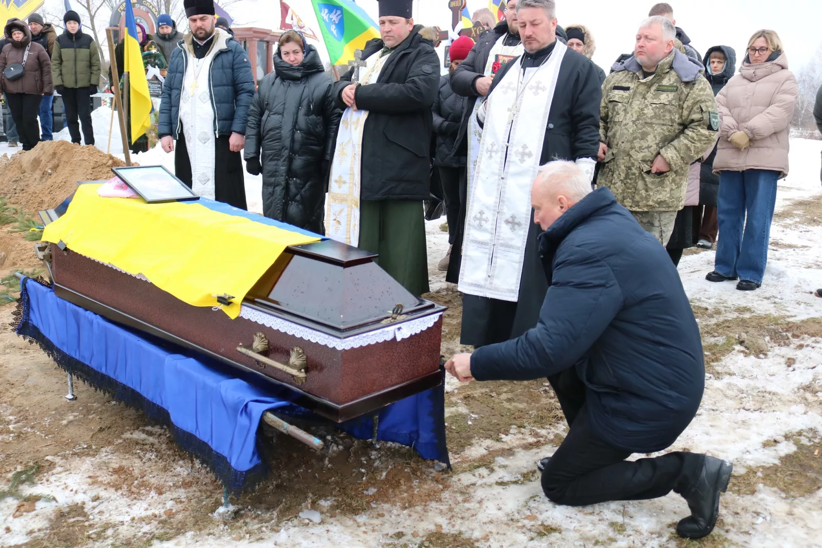 Радомишльська громада попрощалася з Героєм Олександром Бісиком