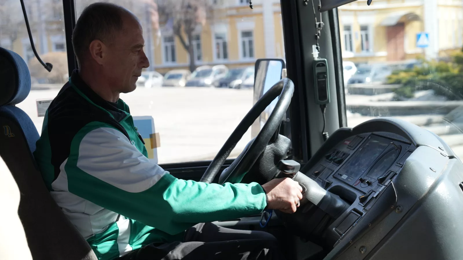 Бердичівський реабілітаційний центр отримав сучасний інклюзивний автобус
