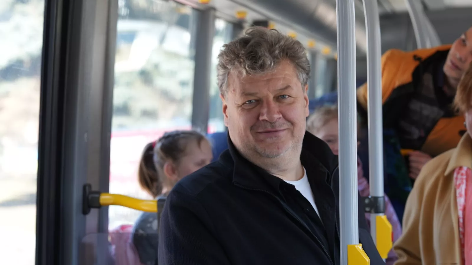 Бердичівський реабілітаційний центр отримав сучасний інклюзивний автобус