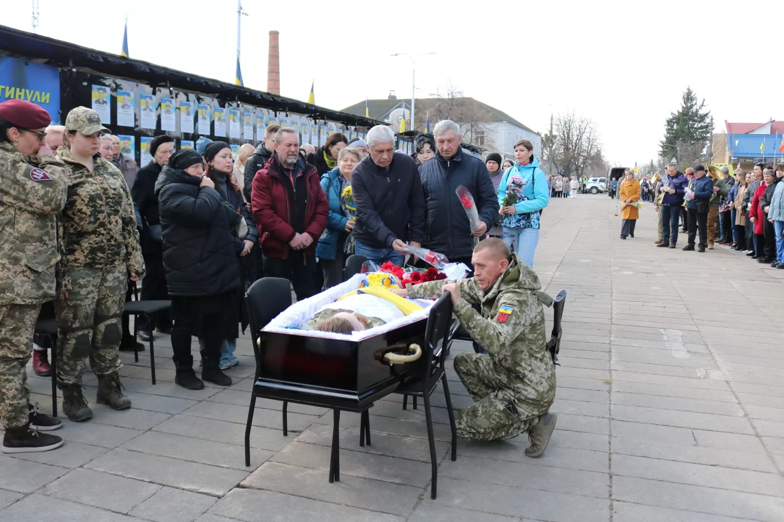 У Радомишлі попрощалися з воїном-розвідником Іллею Гомоляком