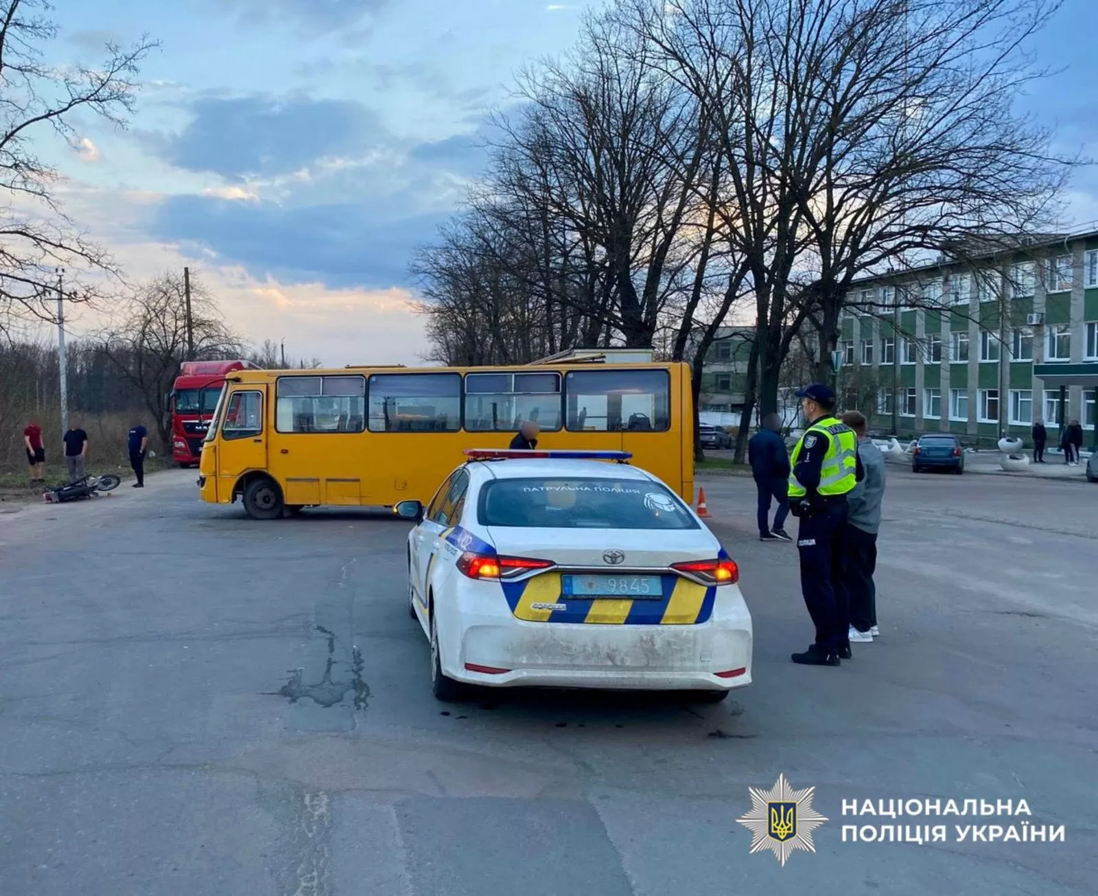 У Житомирі 15-річний мотоцикліст потрапив у ДТП з автобусом