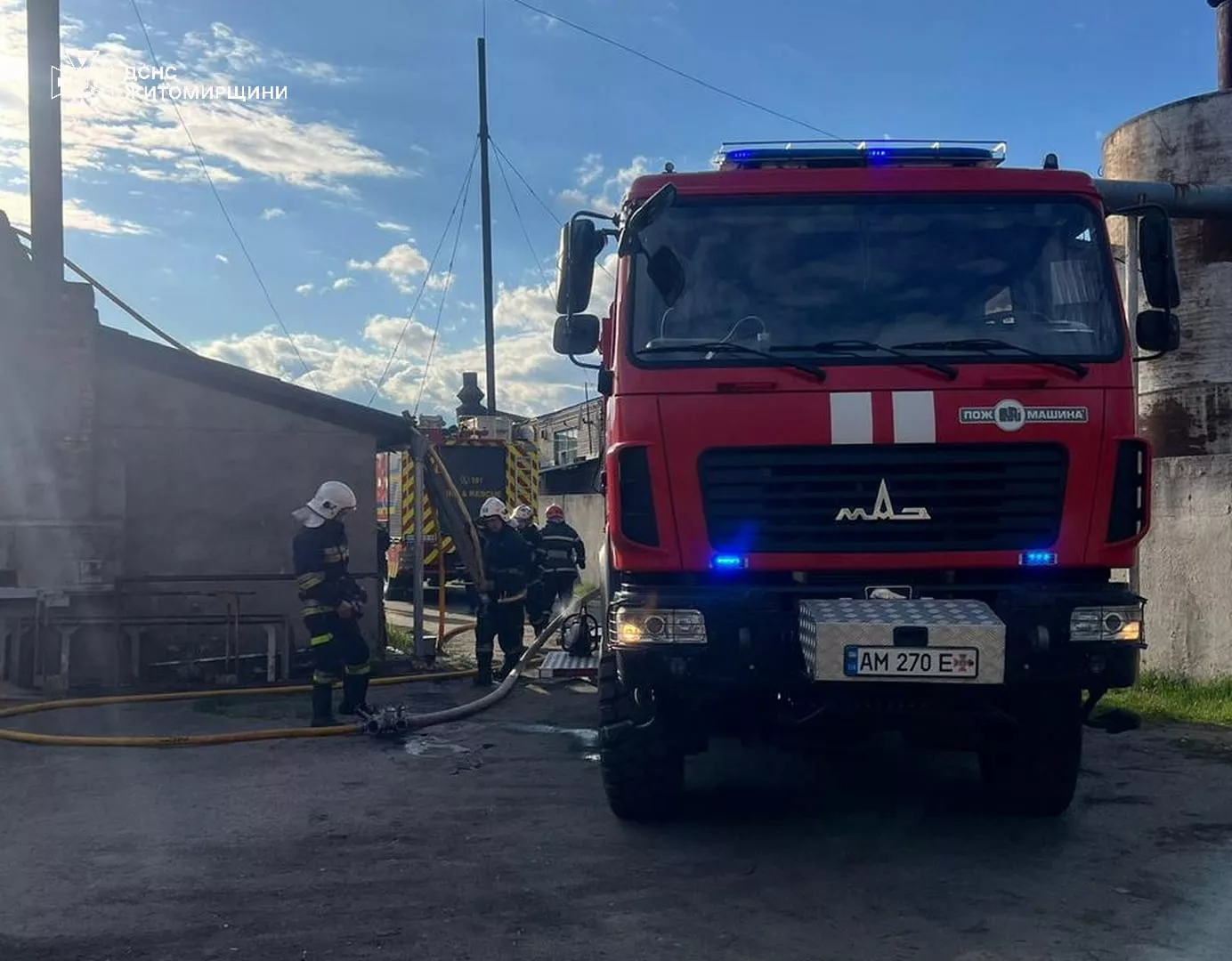 У Малині горів столярний цех: пожежу вдалося швидко локалізувати