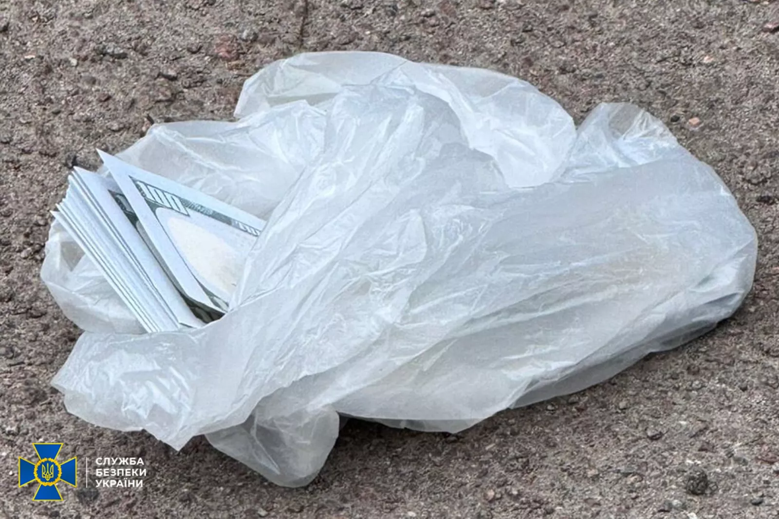 У Коростені затримали чоловіка, який за 5 тисяч доларів обіцяв переправити військовозобов’язаного за кордон