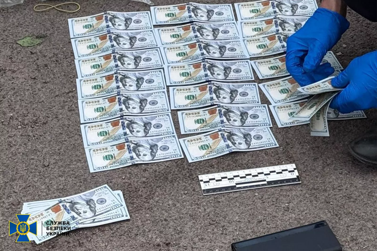 У Коростені затримали чоловіка, який за 5 тисяч доларів обіцяв переправити військовозобов’язаного за кордон