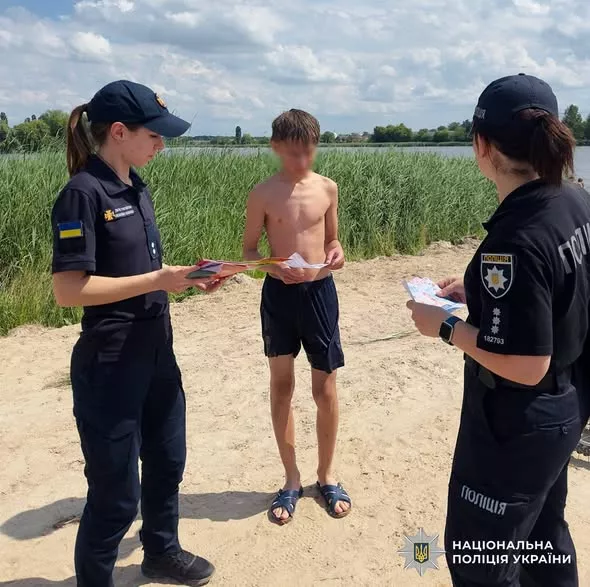 «Біля води без біди»: у Черняхівській громаді поліцейські нагадали правила безпеки 