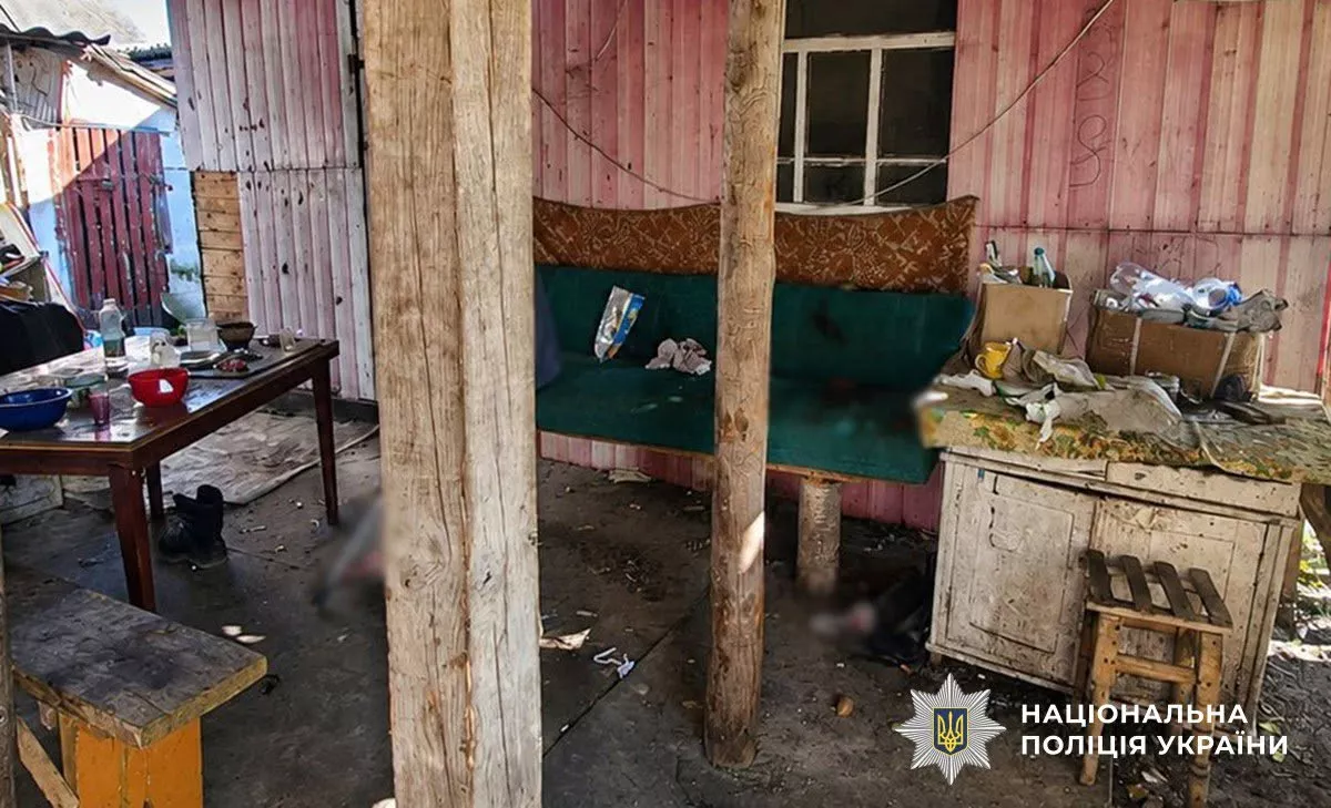 Вдарив ножем у шию під час сварки: у Хорошеві поліція розслідує замах на вбивство