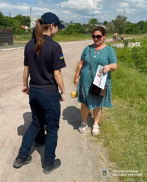 «Біля води без біди»: у Черняхівській громаді поліцейські нагадали правила безпеки 