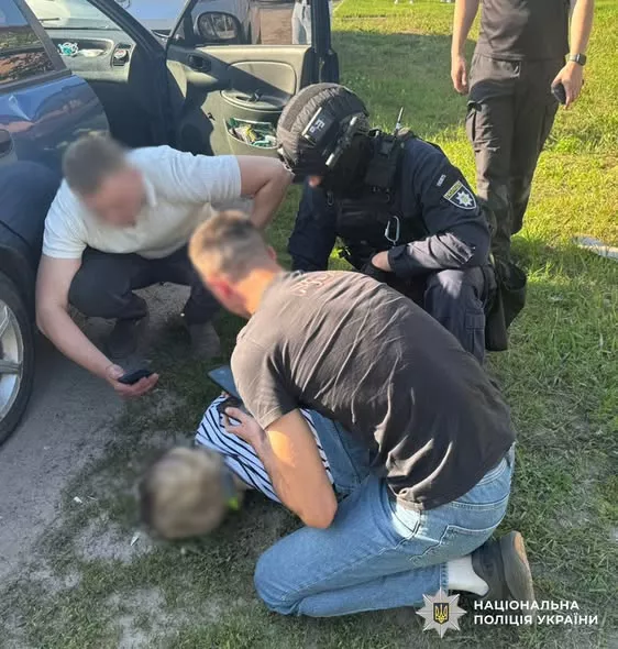 У Житомирі затримали подружжя, яке збувало психотропи через пошту та “закладки”
