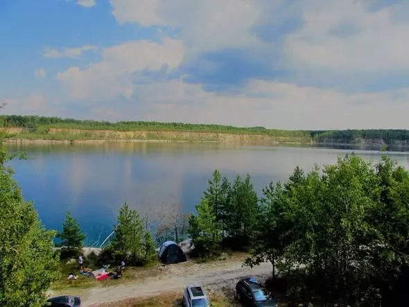 Бірюзова вода і скелі: затоплені кар'єри Житомирщини, куди варто поїхати на вихідні