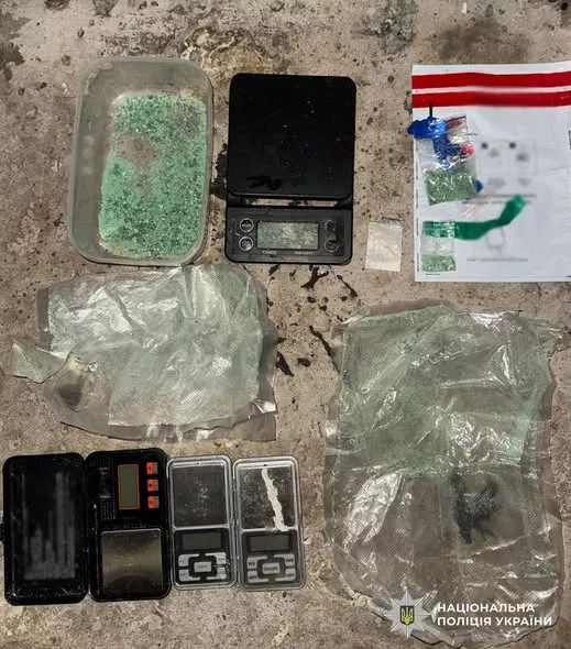 У Житомирі затримали подружжя, яке збувало психотропи через пошту та “закладки”