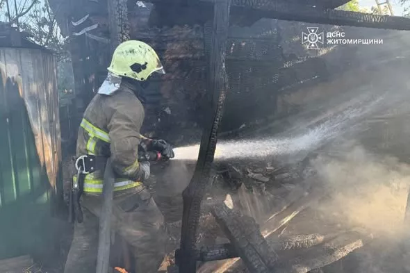 У Коростенському районі рятувальники не дали вогню знищити житловий будинок