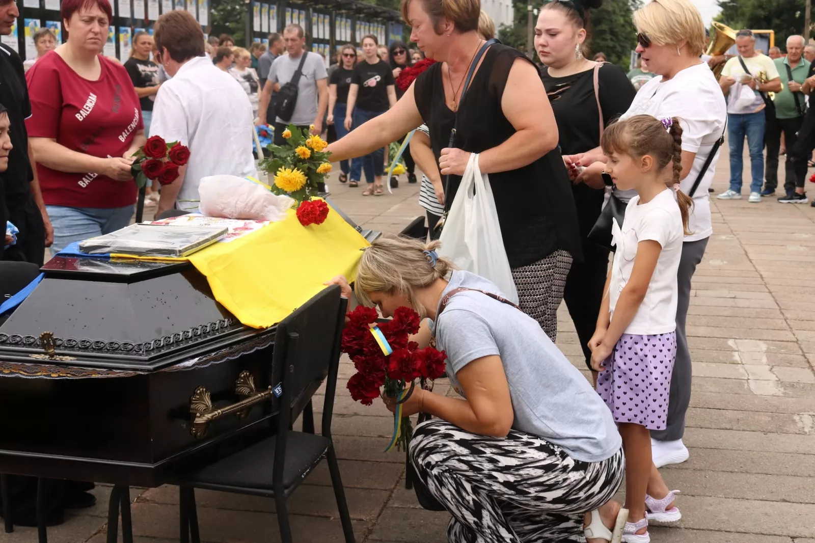 Радомишльська громада попрощалася із Захисником України Сергієм Поповичем