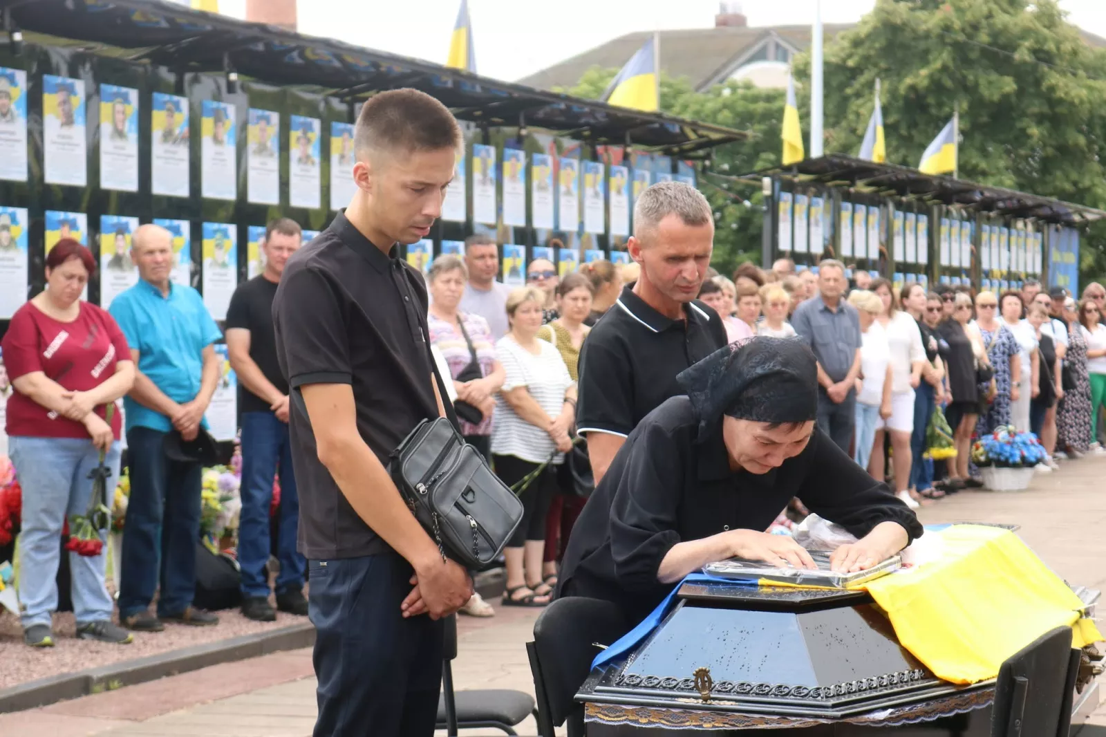 Радомишльська громада попрощалася із Захисником України Сергієм Поповичем