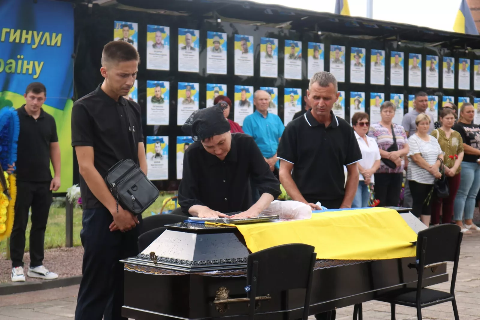 Радомишльська громада попрощалася із Захисником України Сергієм Поповичем