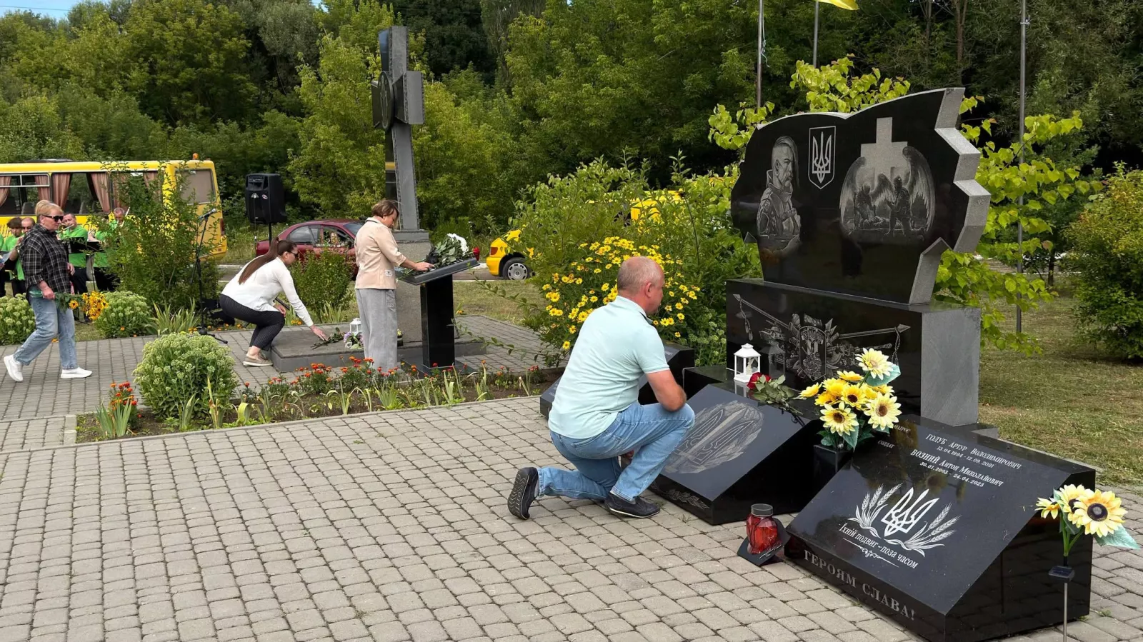 У Малині освятили пам'ятний знак Герою Володимиру Петренку