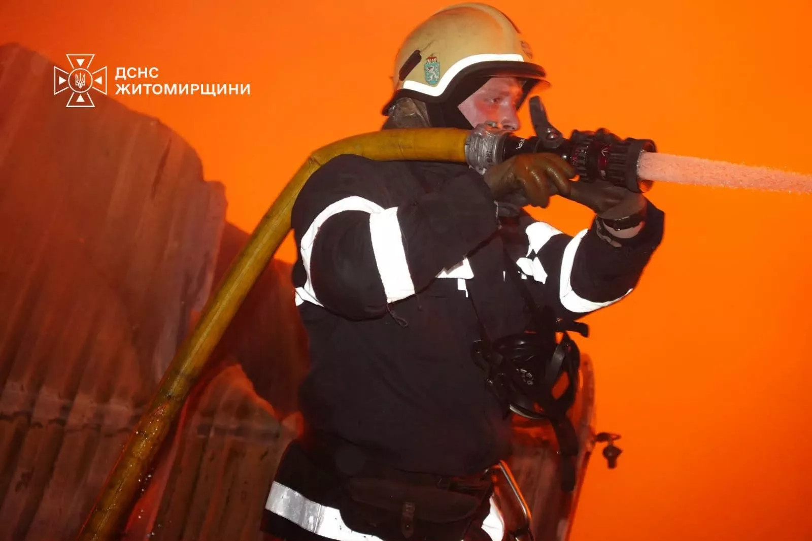 Рятувальники ліквідували наслідки нічної атаки на Житомирщину