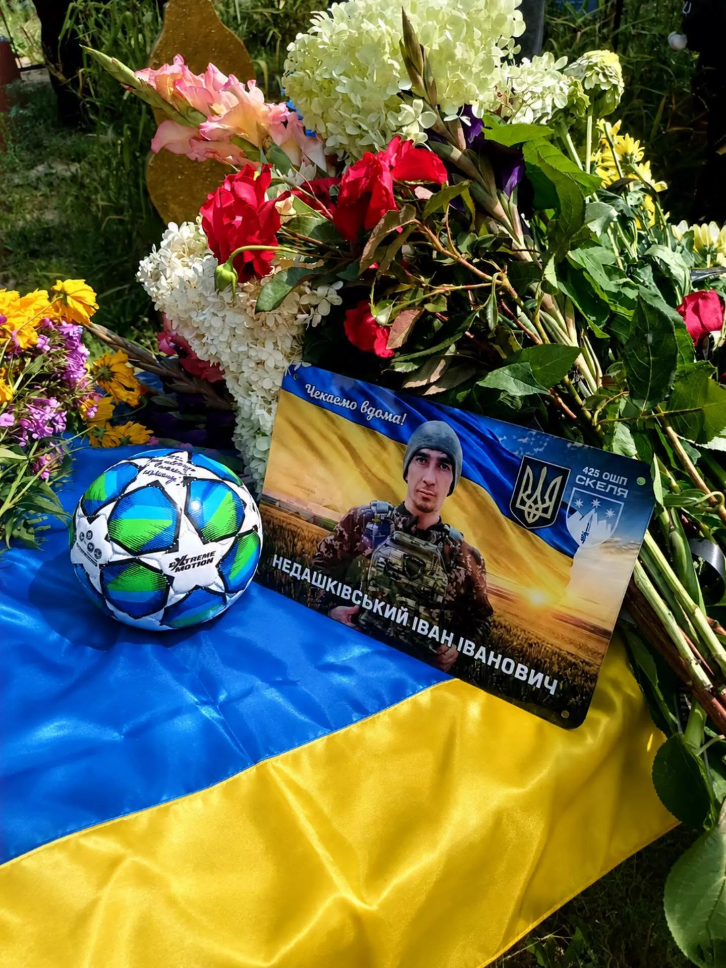 Вишевичі попрощалися із захисником Іваном Недашківським, який понад рік вважався зниклим безвісти