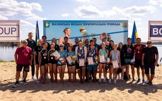 Малинський центральний пляж: купання, спорт і відпочинок