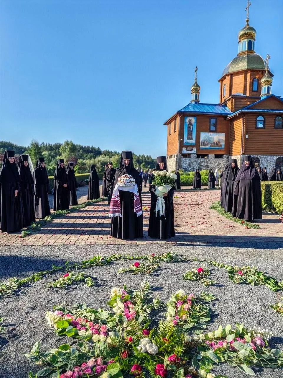 Жіночий монастир Афонської ікони Божої Матері в Кип’ячому: історія та святині