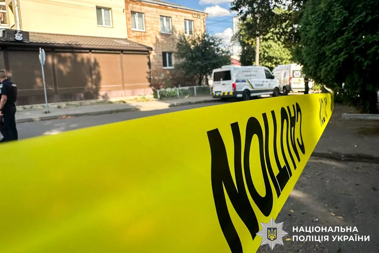Теракт у райвідділі поліції Рівного: є загиблий та троє поранених