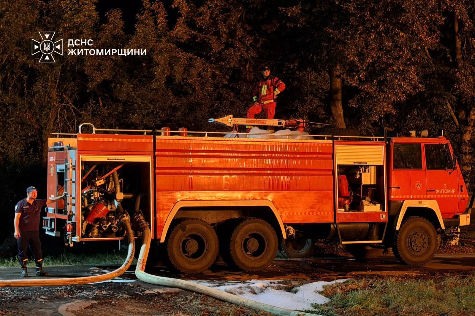 ДСНС показала наслідки атаки на Житомирщину: горіли підприємство та склад