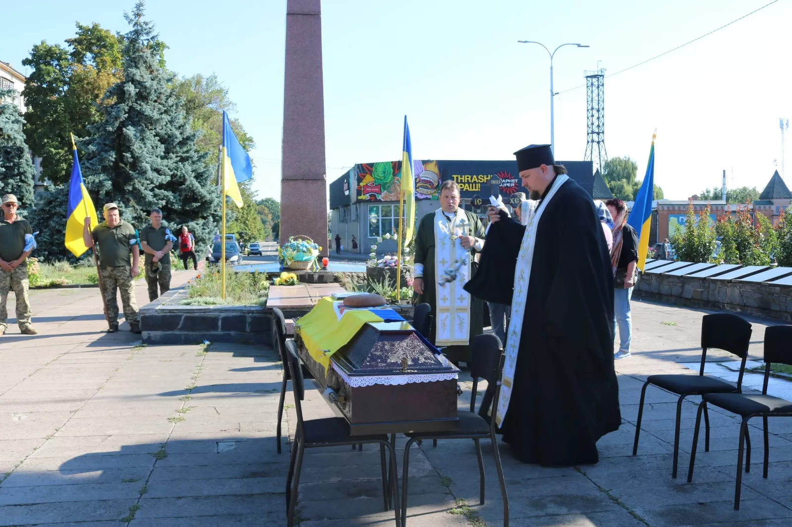 Радомишльщина попрощалася з 28-річним Захисником Олександром Зініним