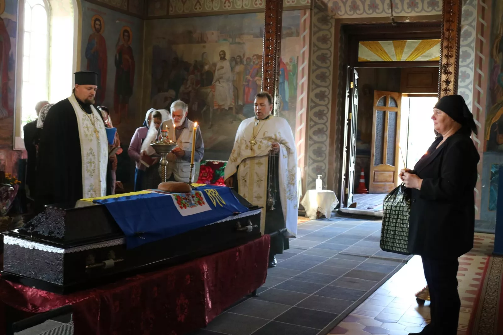 Радомишльщина попрощалася з 28-річним Захисником Олександром Зініним