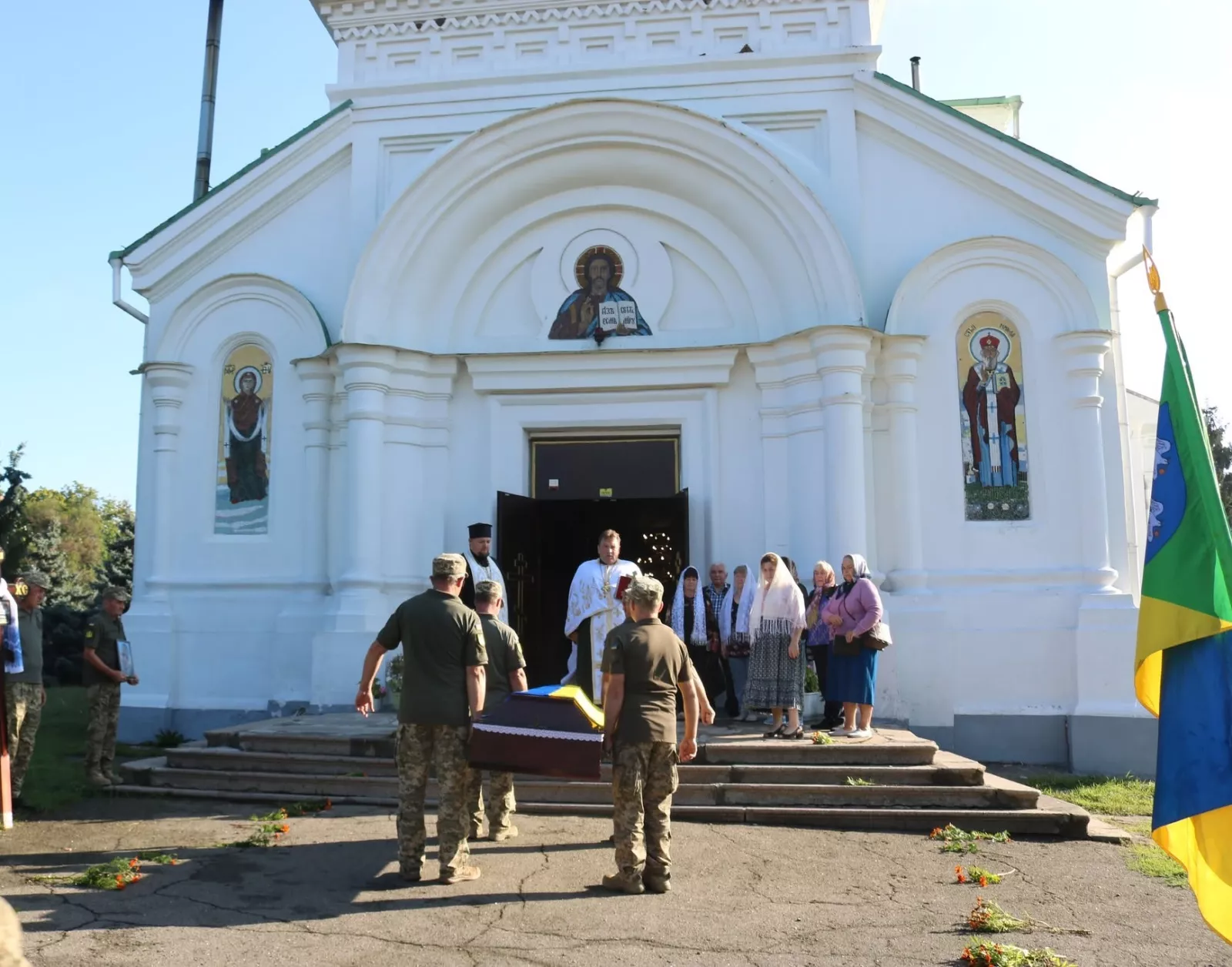 Радомишльщина попрощалася з 28-річним Захисником Олександром Зініним