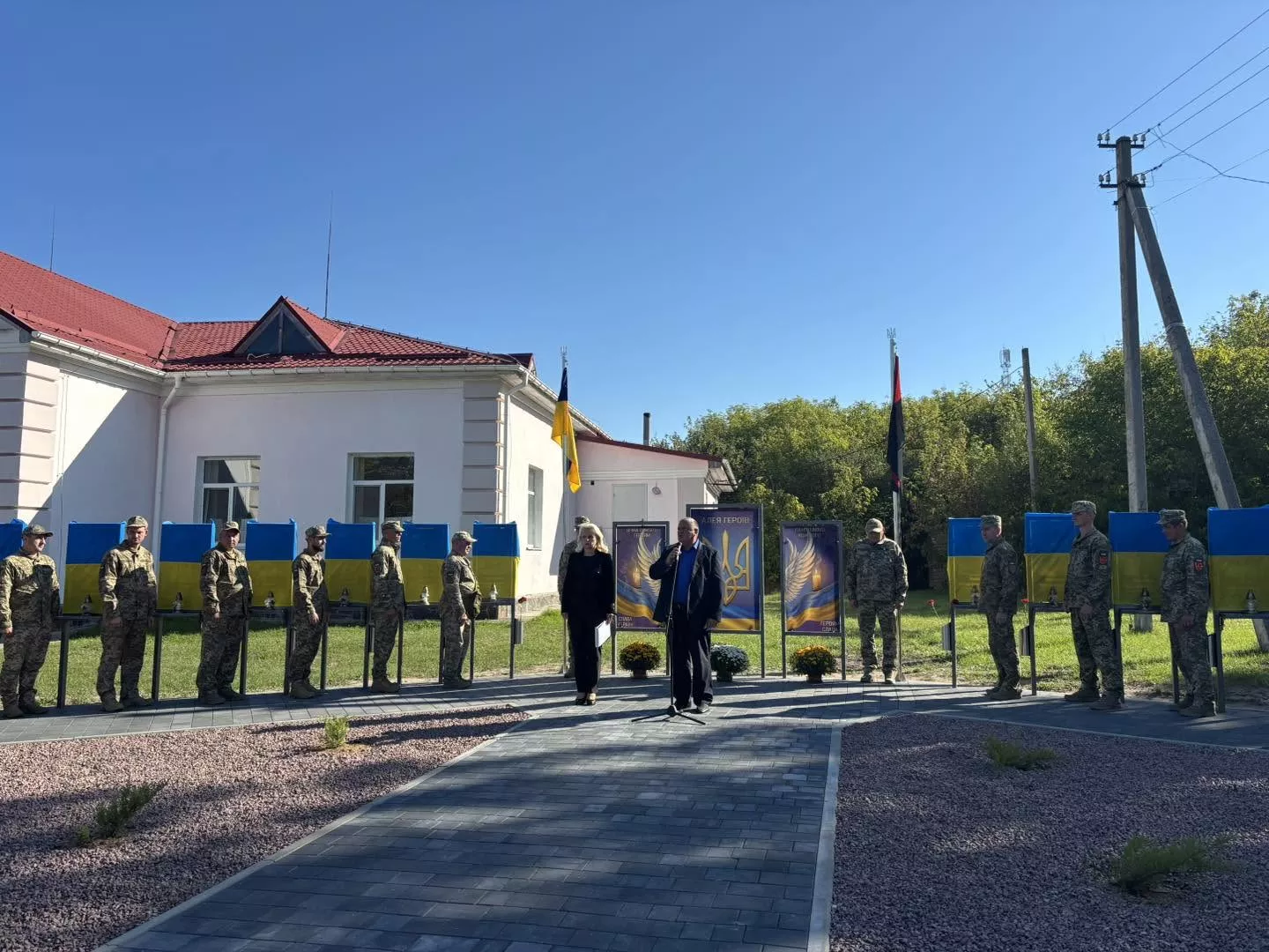 У Брусилівській громаді відкрили Алею Героїв на честь 20 захисників