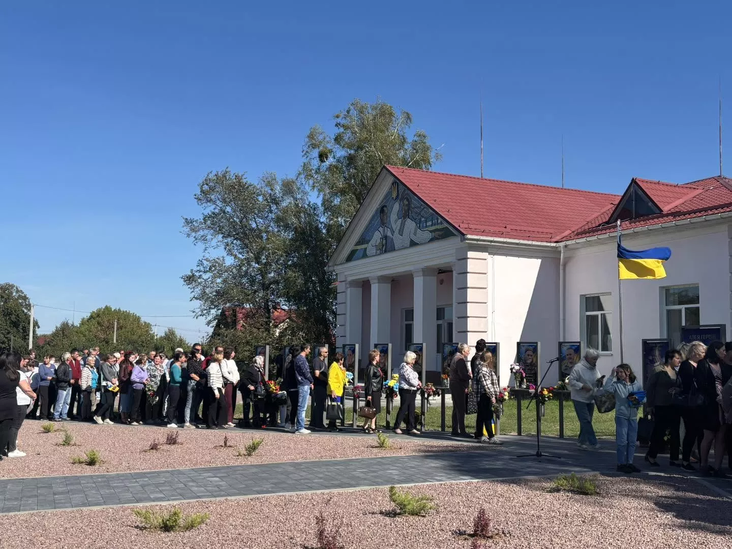 У Брусилівській громаді відкрили Алею Героїв на честь 20 захисників