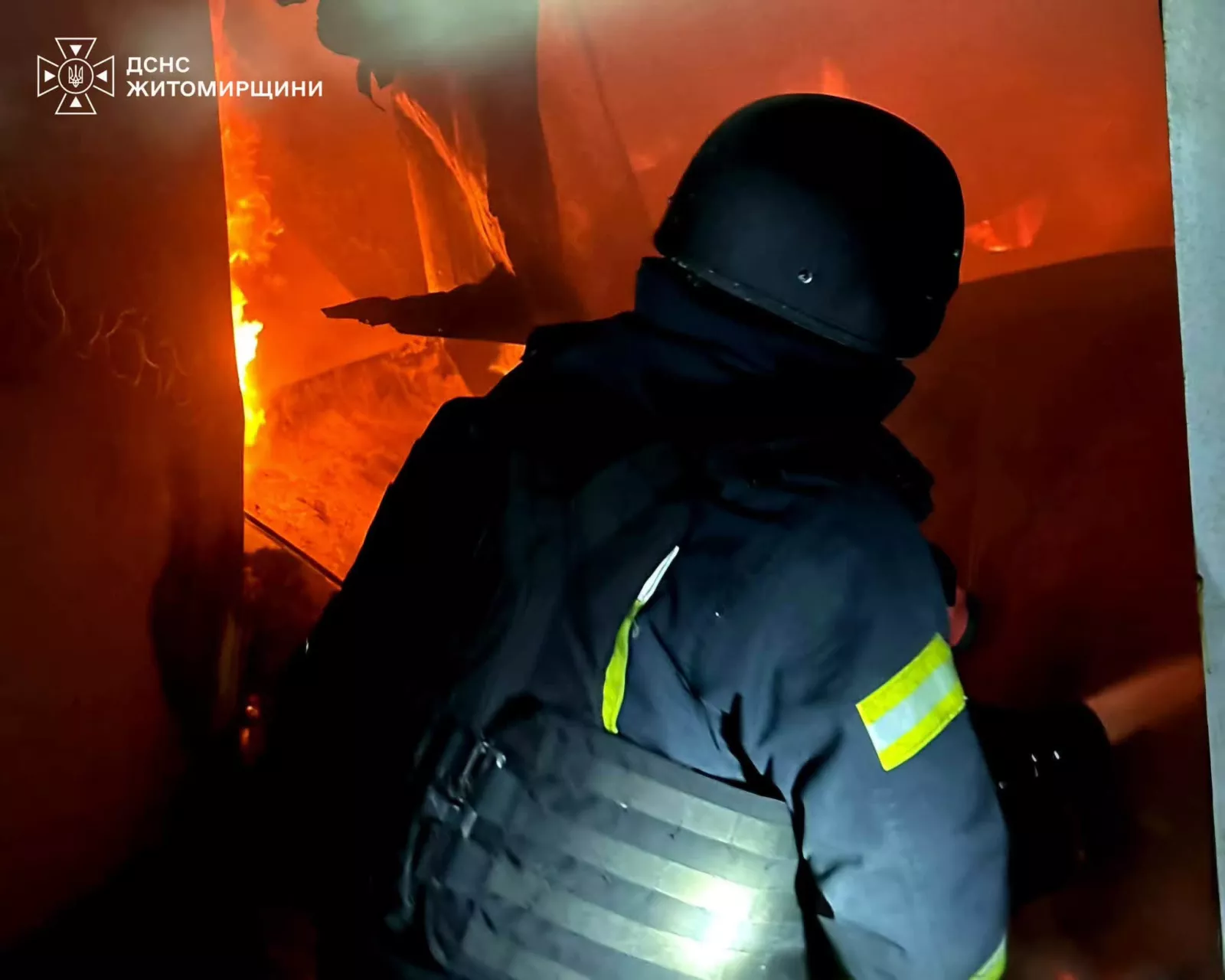 Рятувальники ліквідували пожежі після російських ударів на Житомирщині