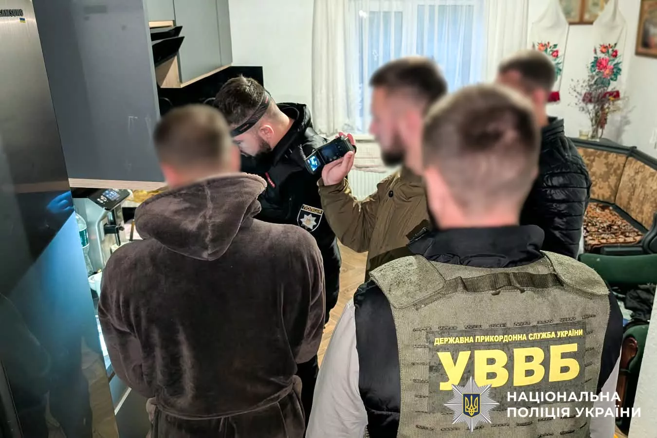 24 тисячі доларів за незаконний виїзд: на Рівненщині затримали організатора