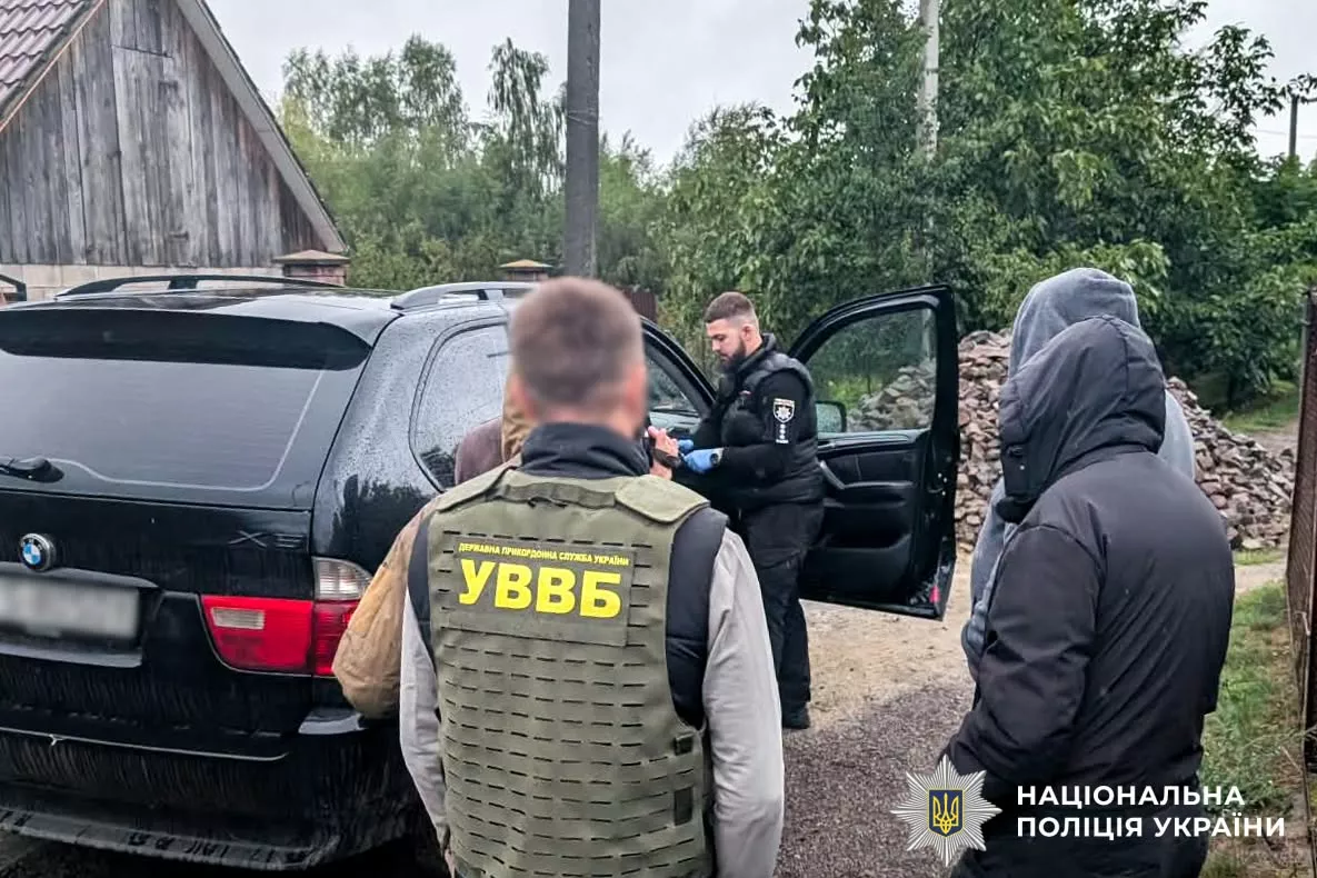 24 тисячі доларів за незаконний виїзд: на Рівненщині затримали організатора