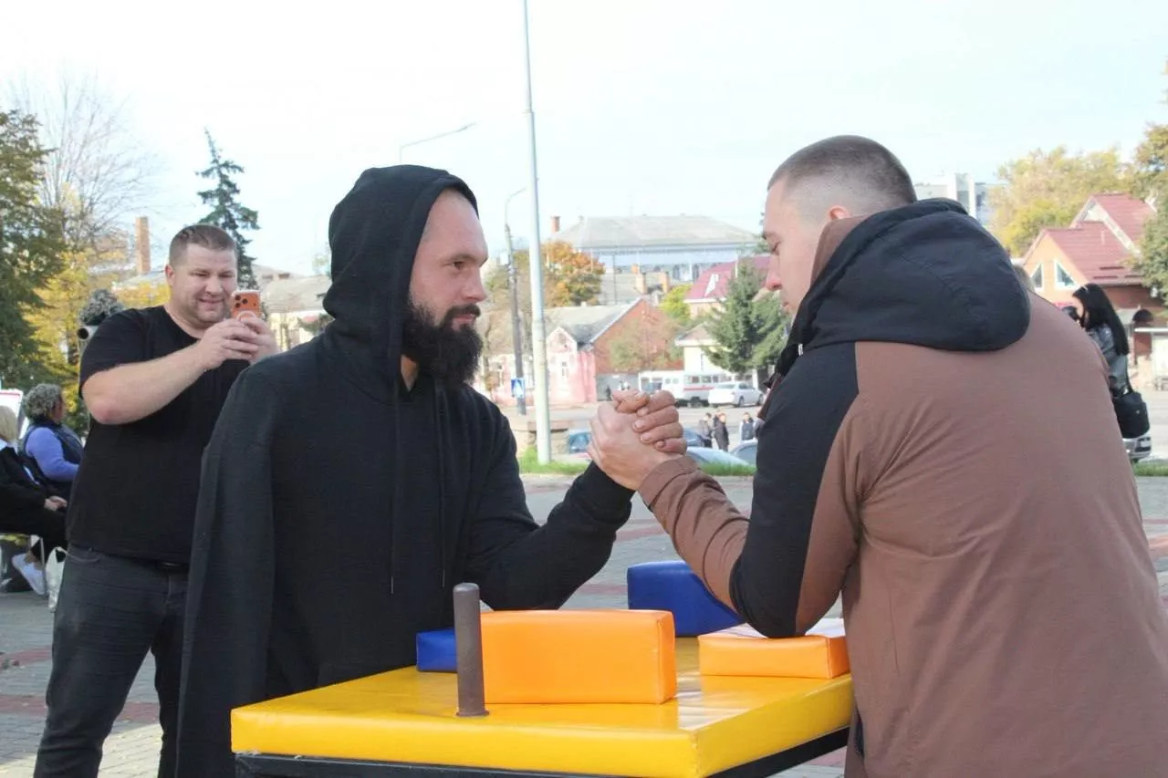 Ветерани з Чоповицької громади здобули призові місця на чемпіонаті з армрестлінгу в Коростені