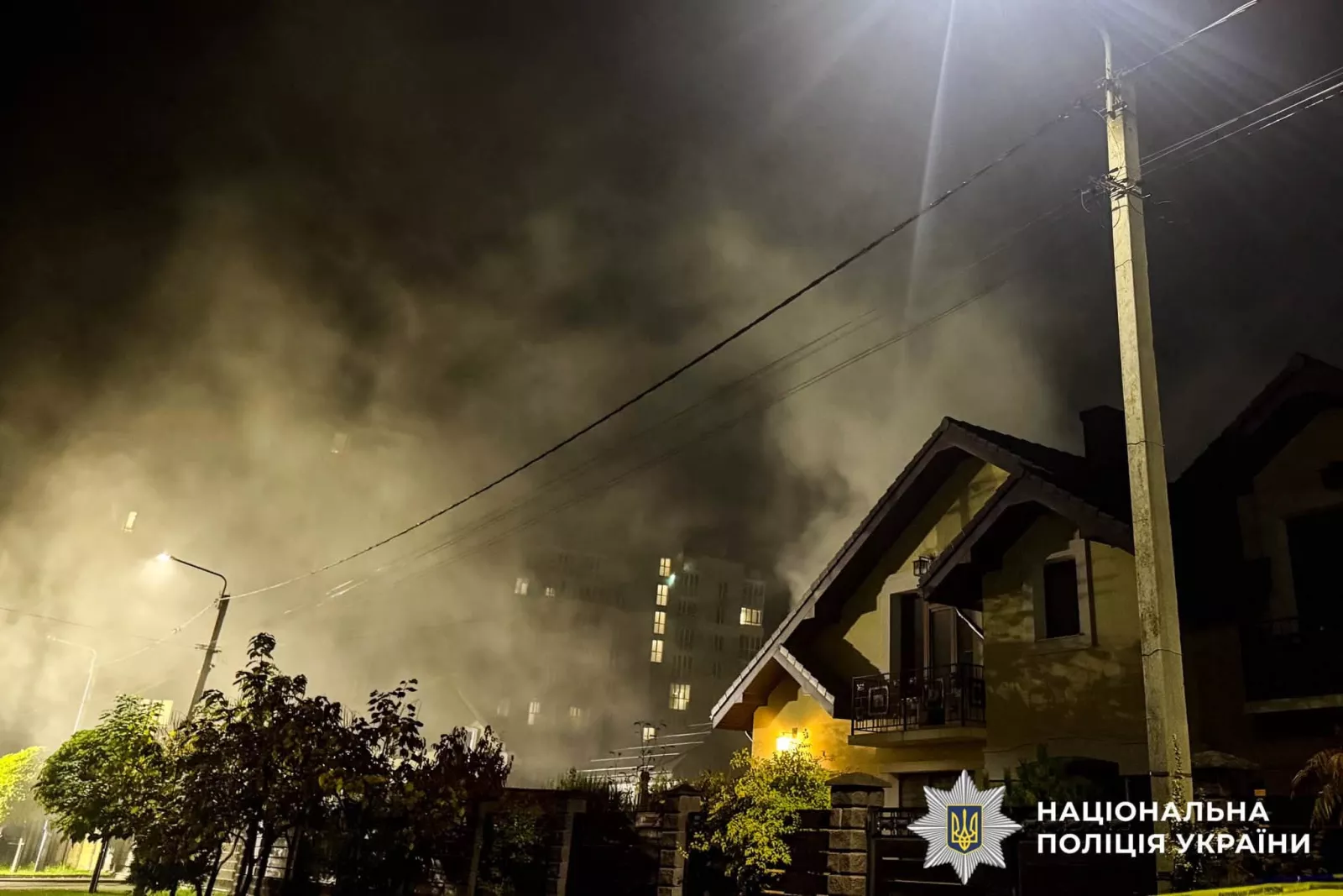 Нічна атака на Рівне: пошкоджено два будинки, на місцях працюють екстрені служби