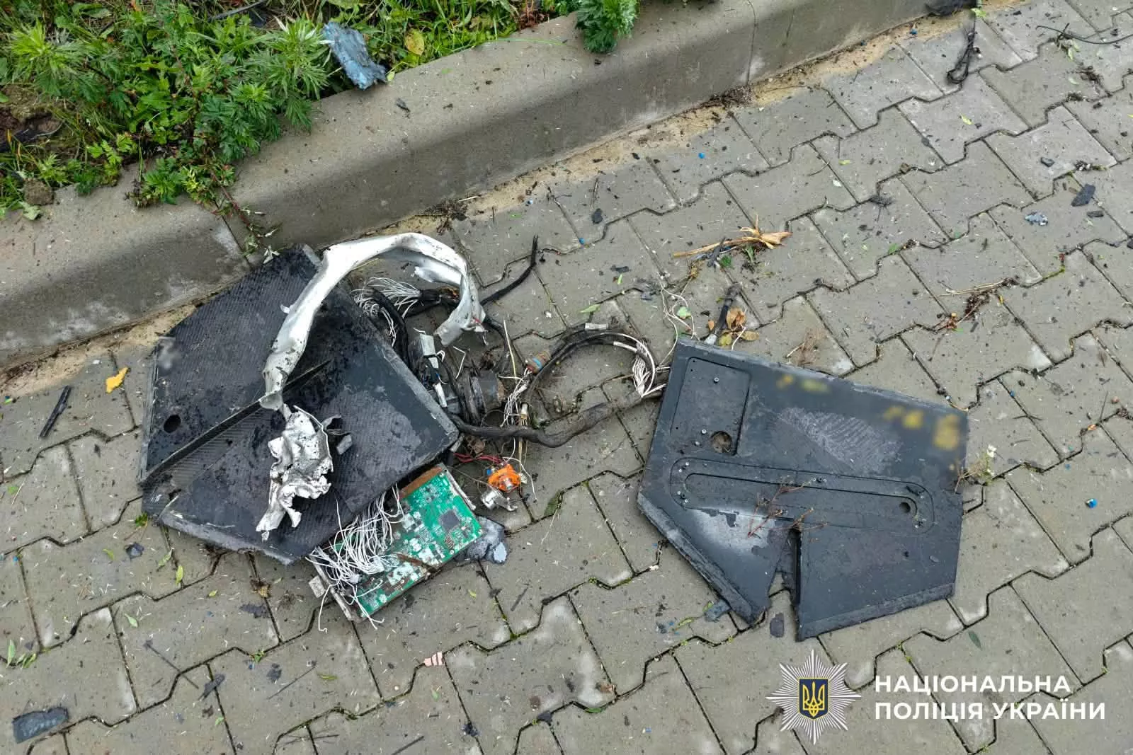 Нічна атака на Рівне: пошкоджено два будинки, на місцях працюють екстрені служби